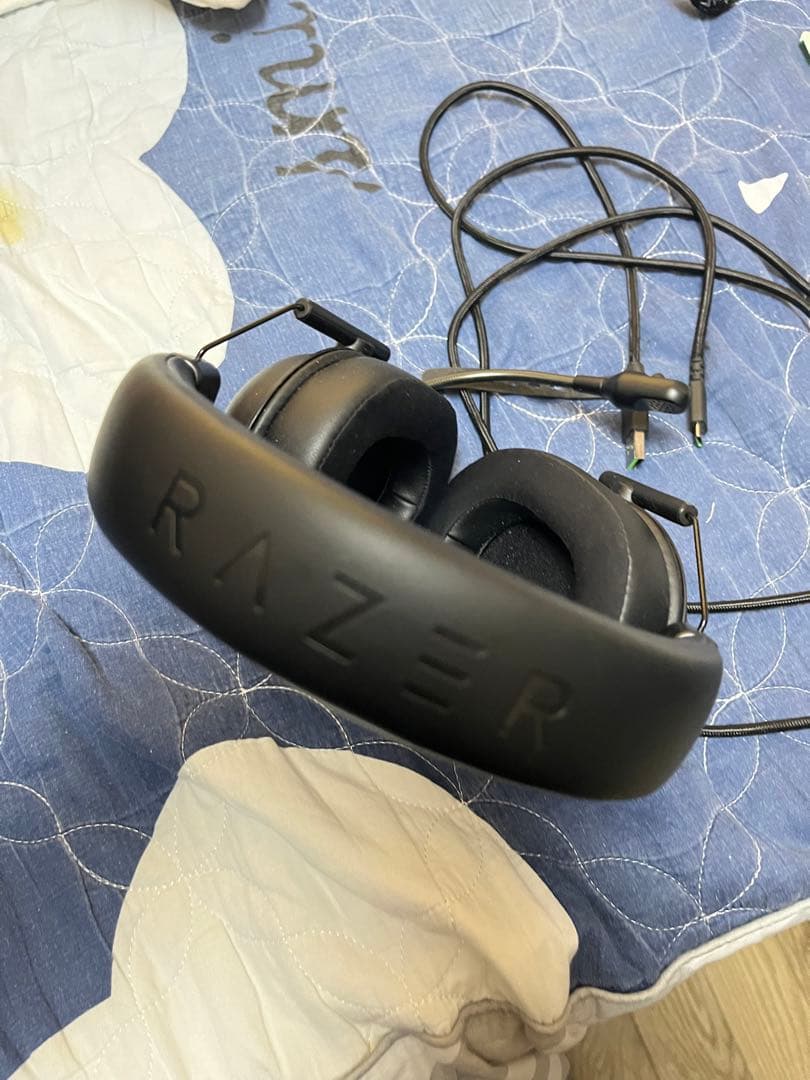 RAZER BlackShark V2 ワイヤレスゲーム用イヤホン