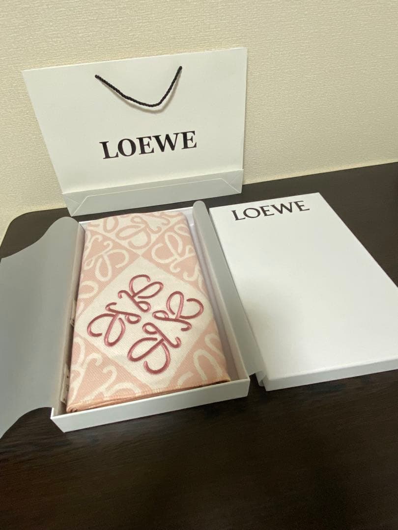 【アウトレット】ロエベ　ノベルティ　マフラー　春色ピンク