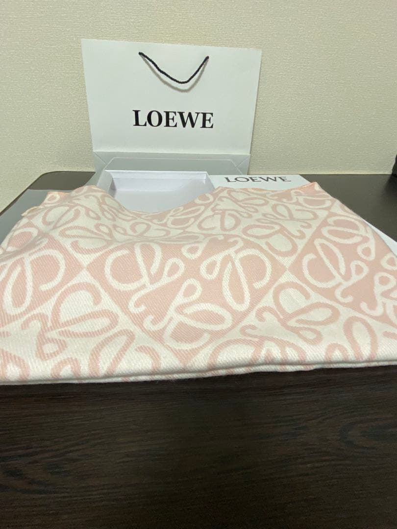 【アウトレット】ロエベ　ノベルティ　マフラー　春色ピンク