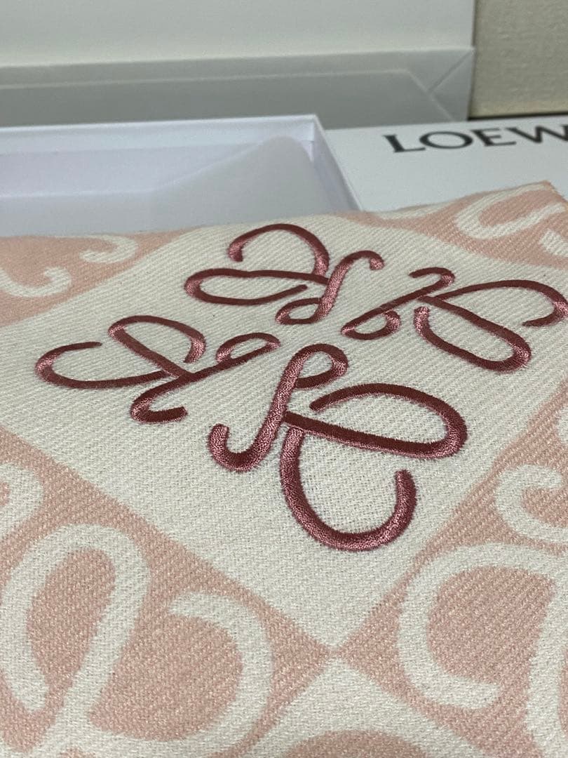 【アウトレット】ロエベ　ノベルティ　マフラー　春色ピンク