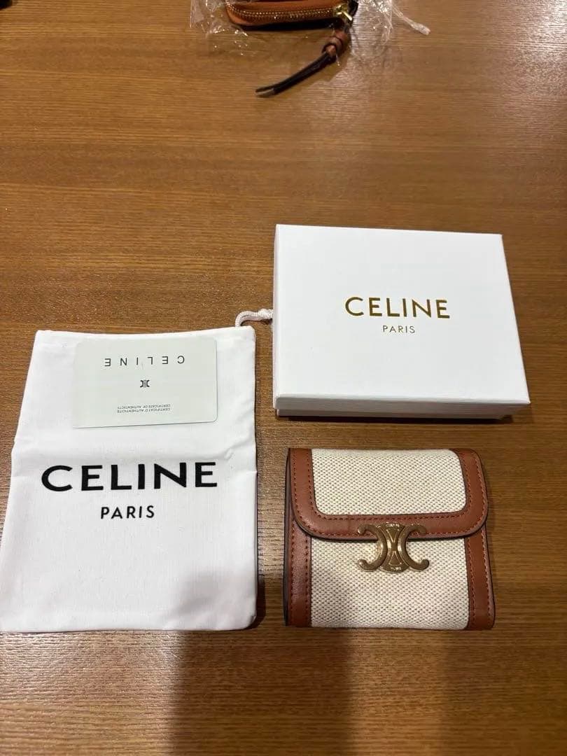 CELINE トリオンフ　三つ折り財布 ベージュ　ブラウン