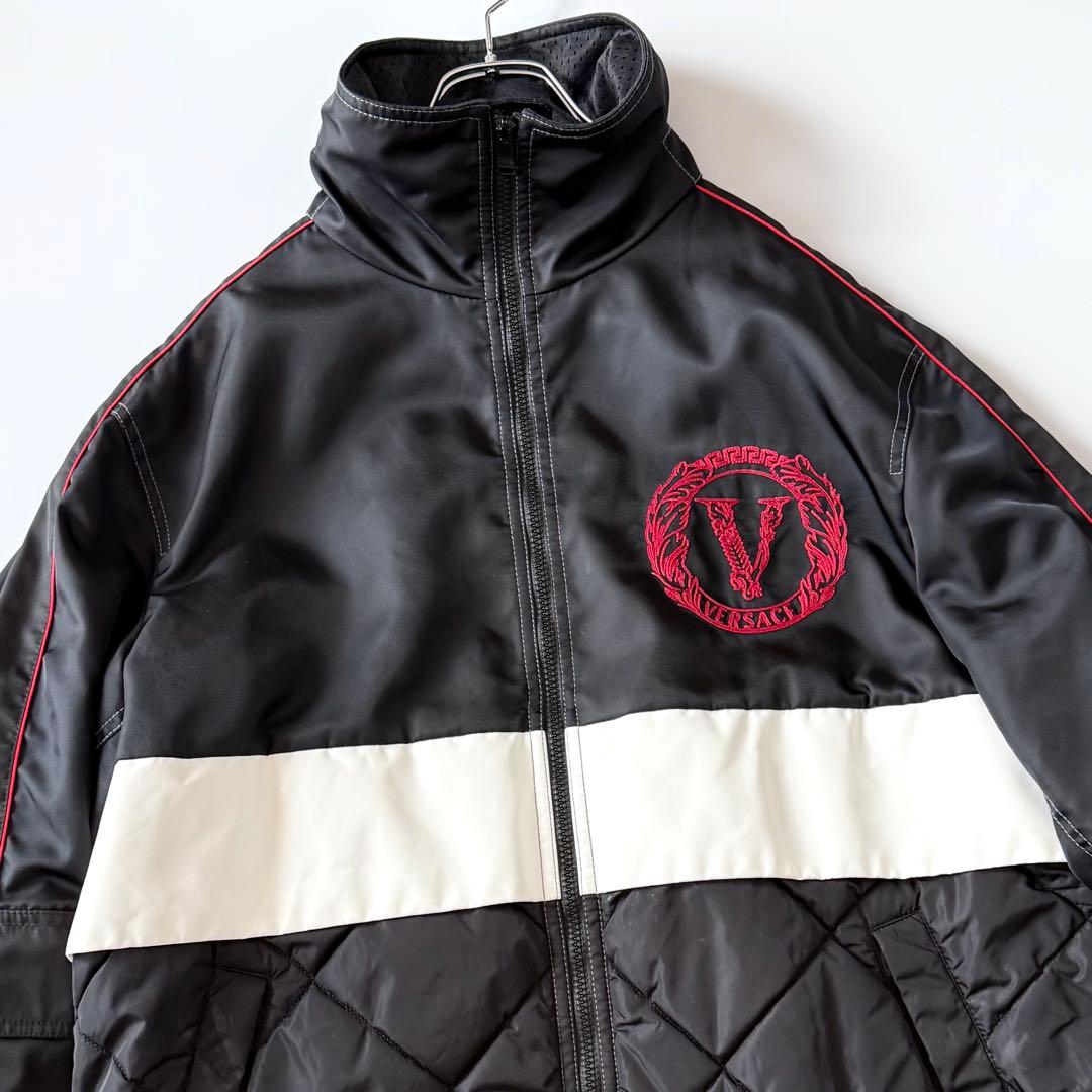 【スガちゃん さん】VERSACE RFID搭載 Vロゴブルゾン キルティング