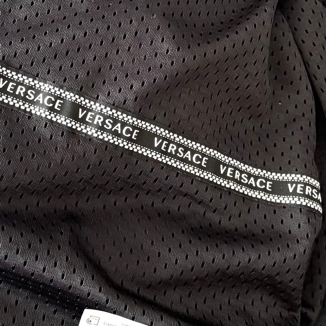 【スガちゃん さん】VERSACE RFID搭載 Vロゴブルゾン キルティング