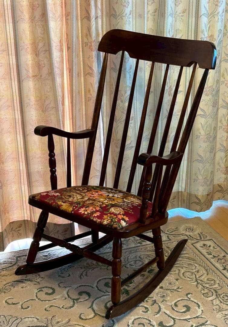 ユラユラ揺れてレトロ気分♪ロッキングチェア(飛騨の家具、ヒダ・ダイネット)
