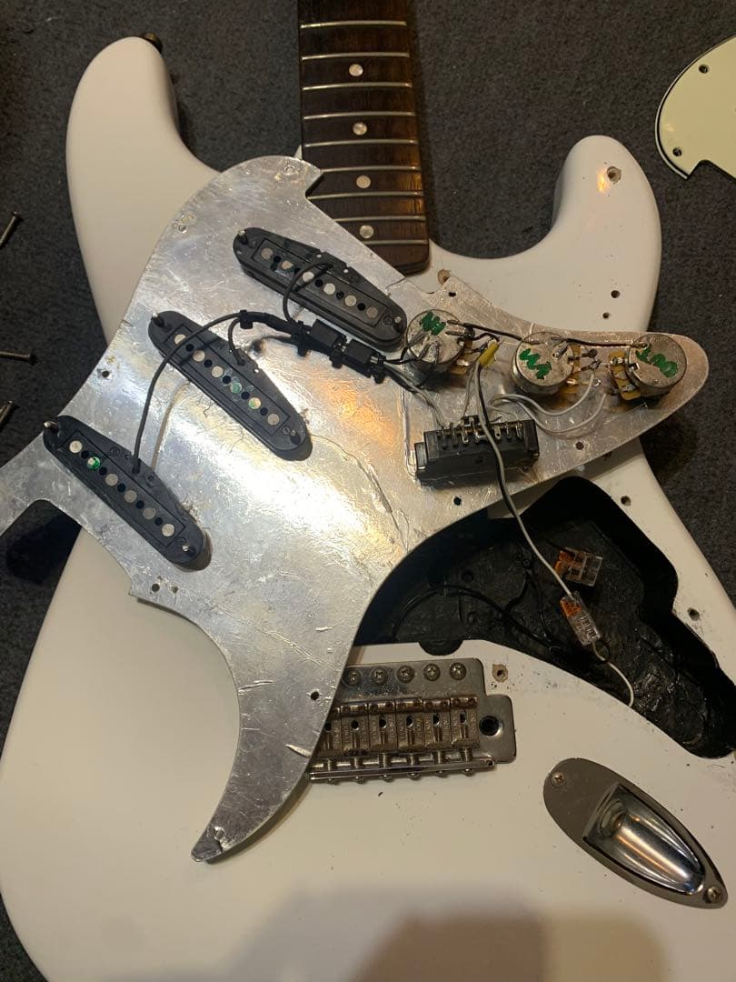 Squier by Fender Affinity ストラトキャスター 白