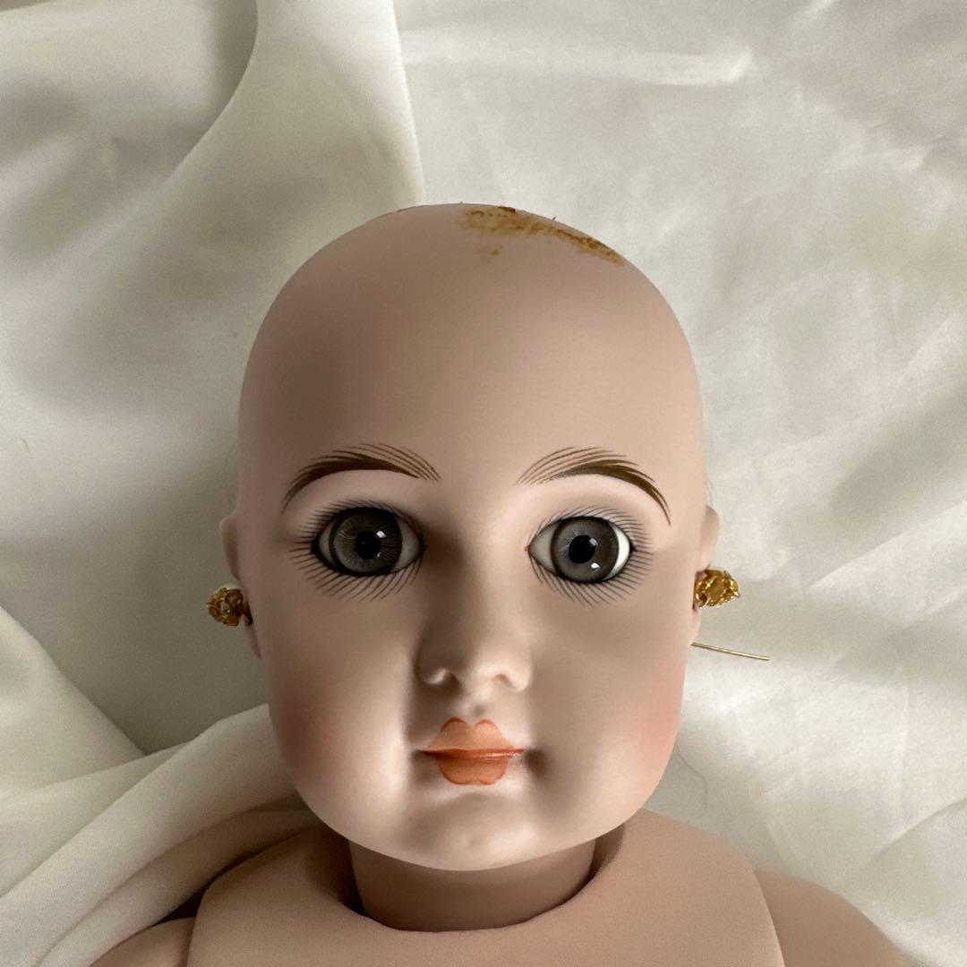 ビスクドール　ウィッグ付き　ドレス一式は付きません着用例