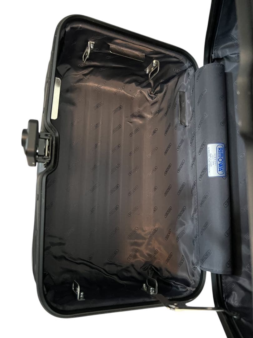 RIMOWA リモワ　トパーズ　ステルスビューティーケース　11L 黒