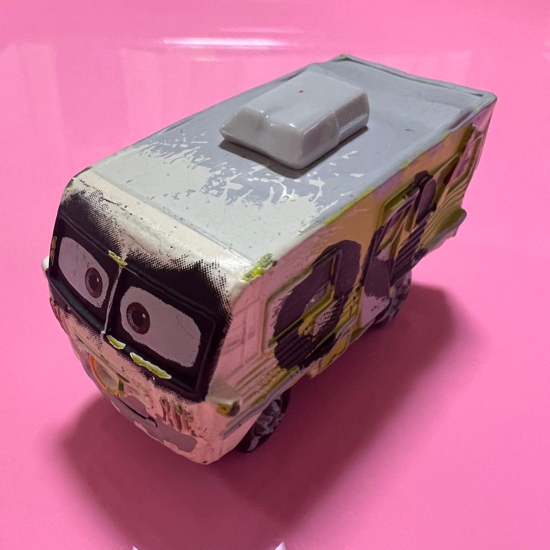 カーズ　トミカ　ディズニー　クロスロードシリーズ　中古品