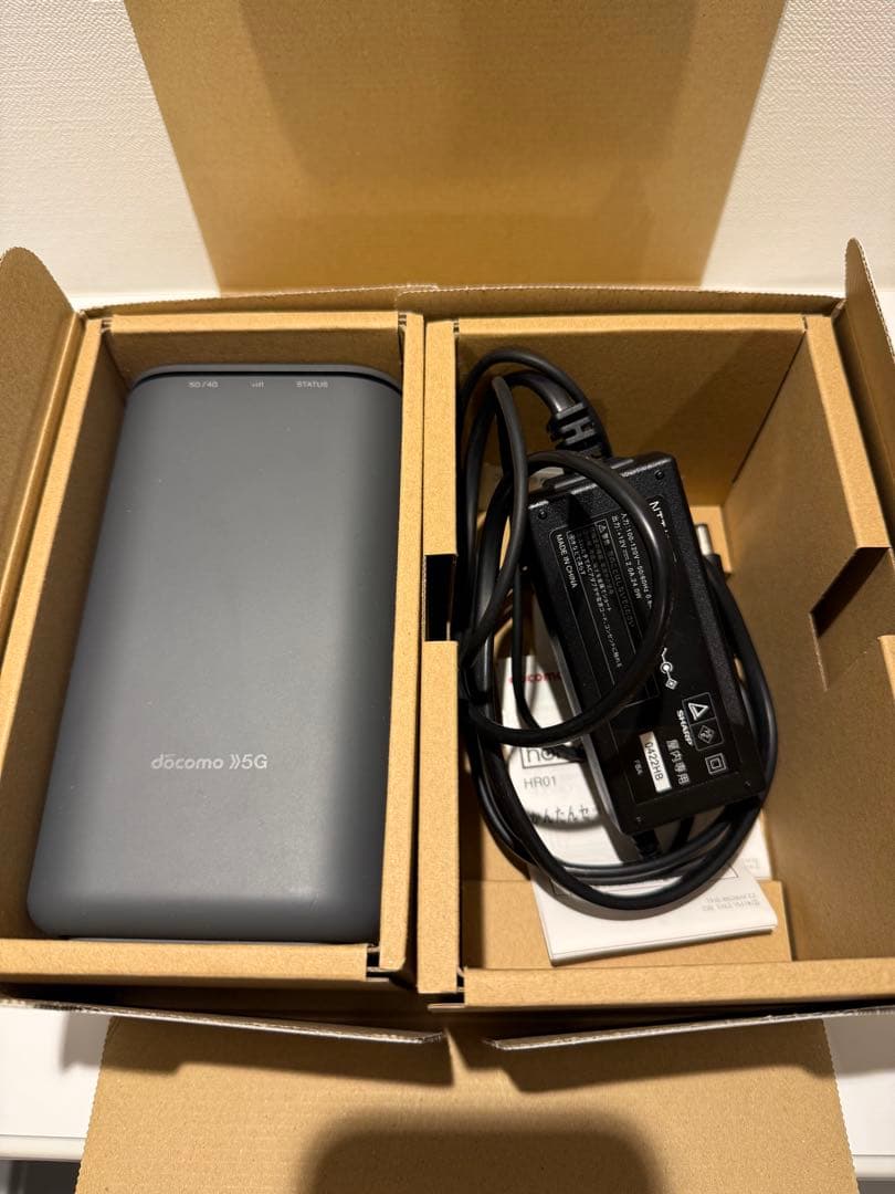 docomo  5G HR01 Wi-Fiルーター