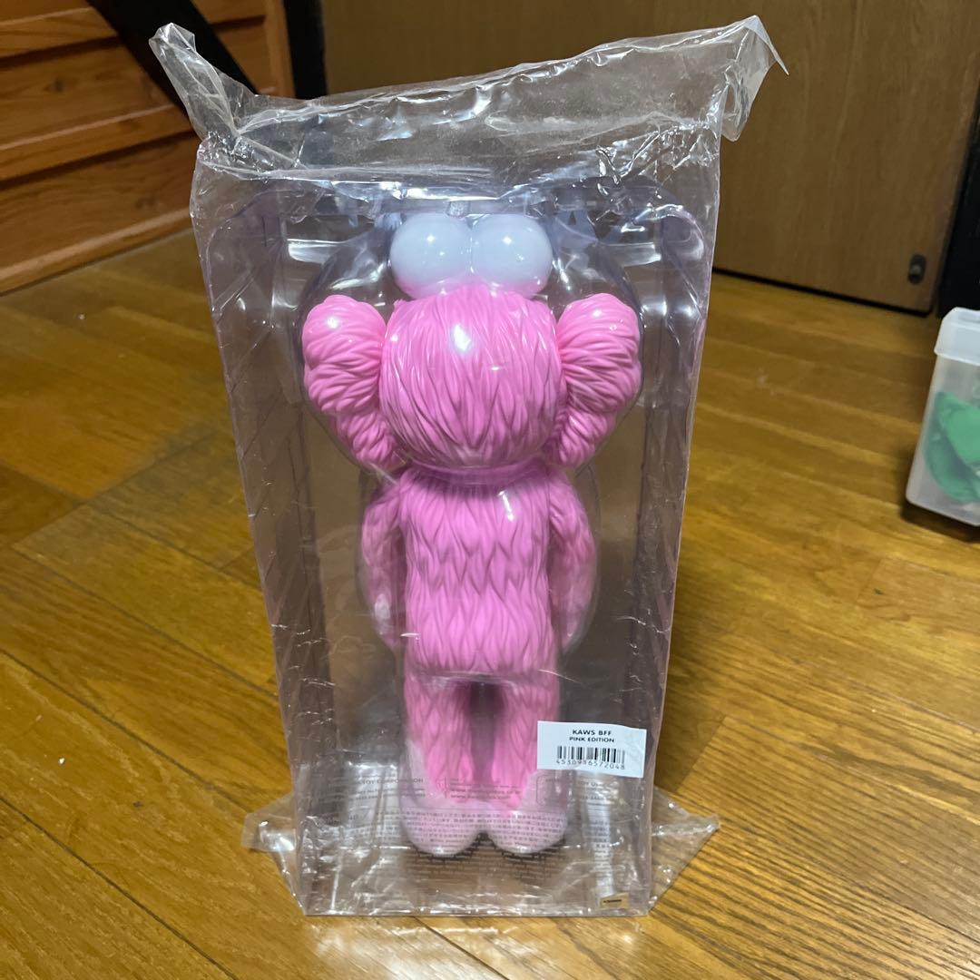 KAWS BFF 限定版 ピンクフィギュア