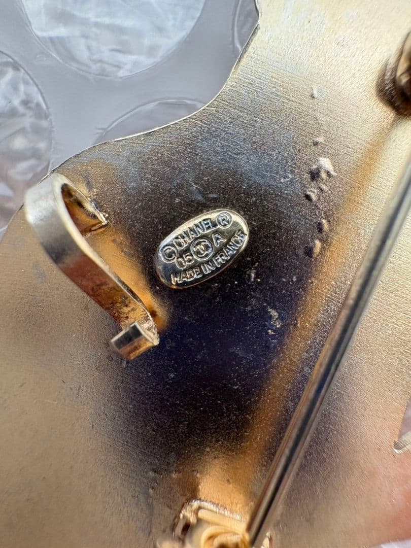 シャネル　リス　ブローチ　ゴールドラメ