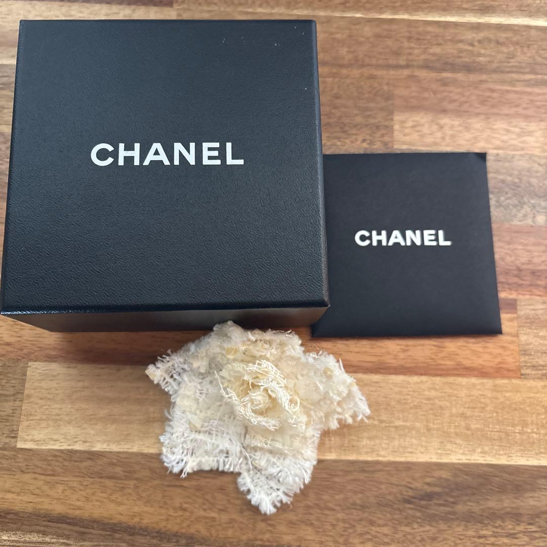 CHANEL ホワイト フラワーコサージュ　卒業式　入学式に