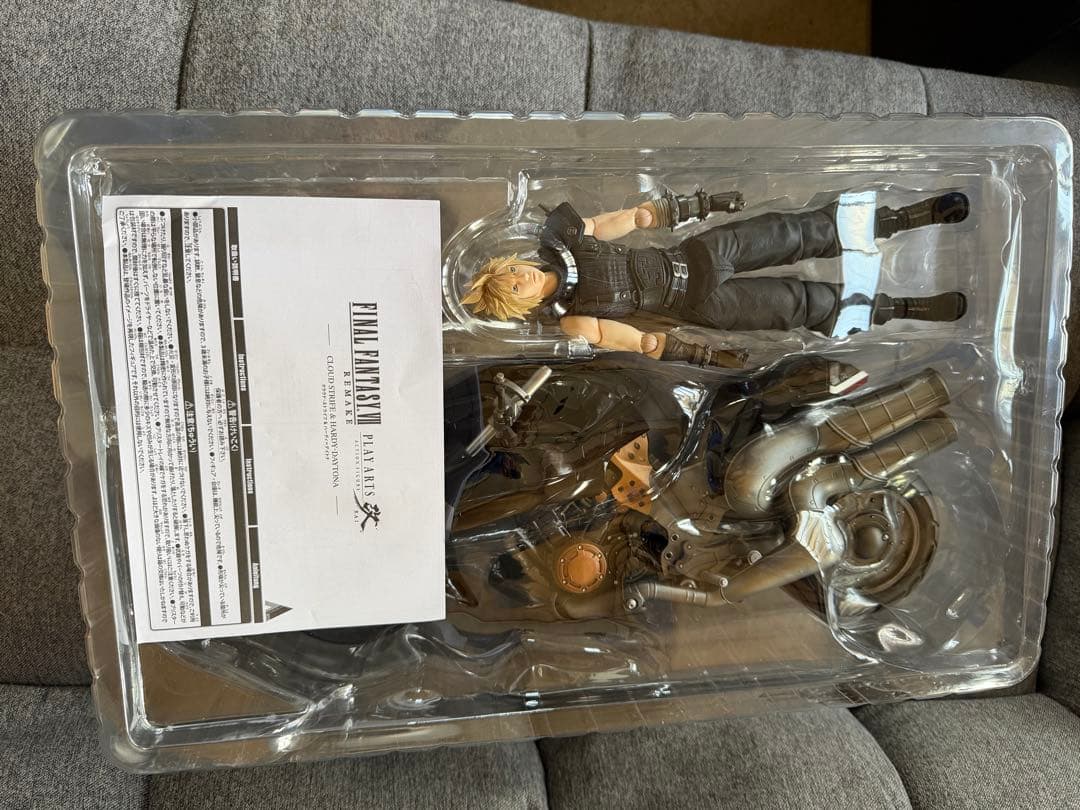 ファイナルファンタジー プレイアーツ改 クラウド・ストライフ