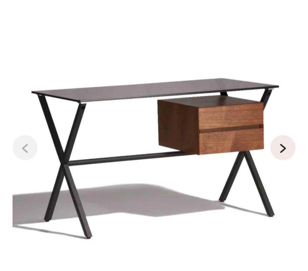 サッジオデスク　ガラスデスク　2025年4月購入