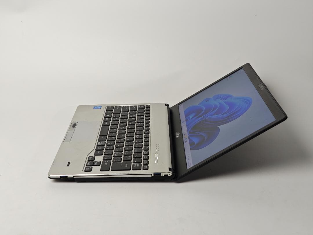 FUJITSU ノートパソコン 13.3型 Celeron 3965U