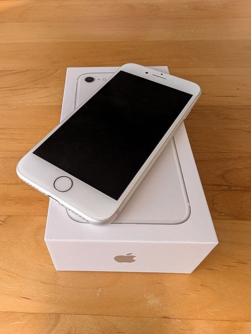 Apple iPhone 8 シルバー 本体 箱付き