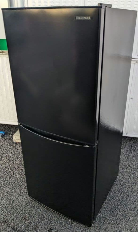 ★2023年製 美品 黒がシブいっ♫ 冷凍冷蔵庫 アイリスオーヤマ 142L