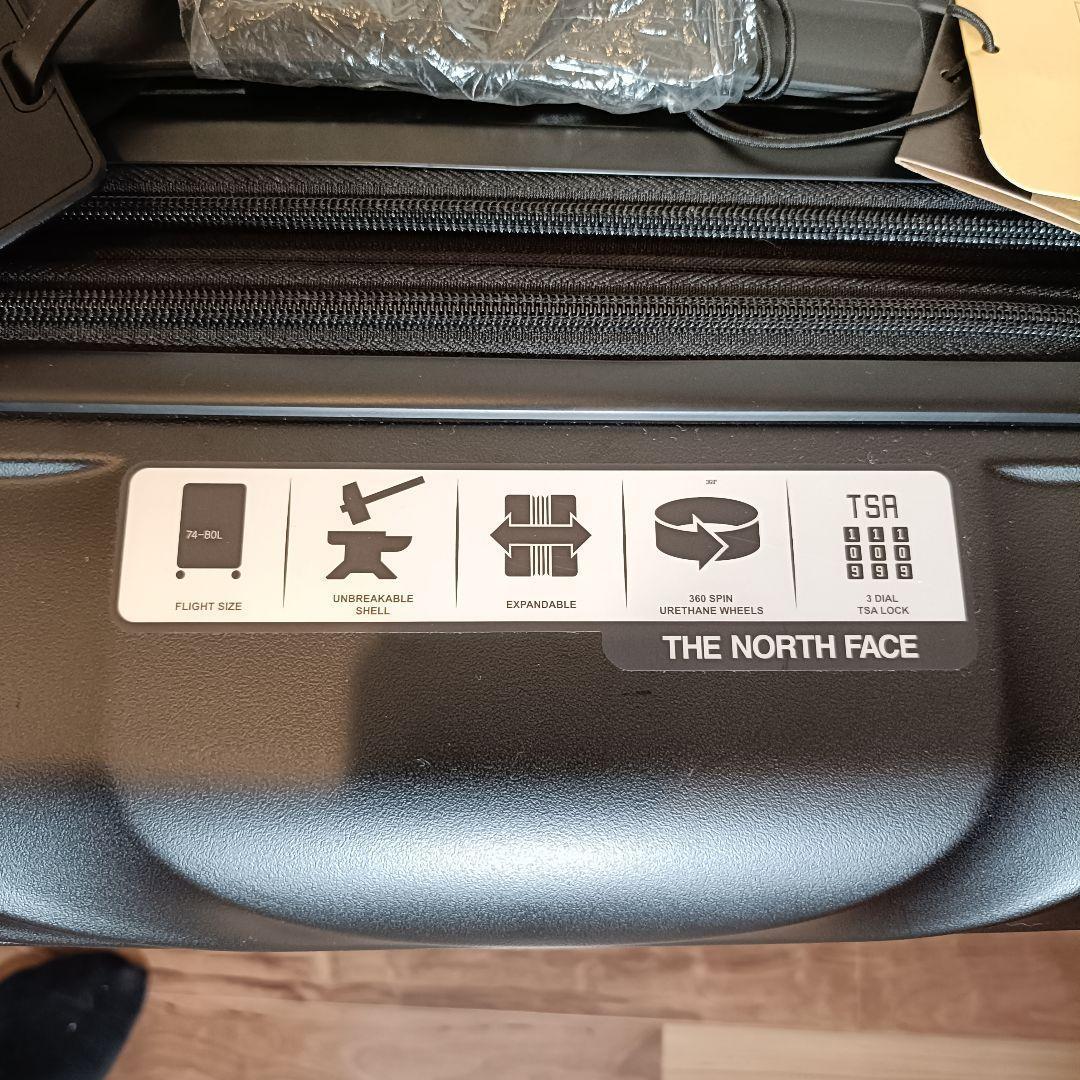 THE NORTH FACE ブラック キャリーケース 波状デザイン 収納多数