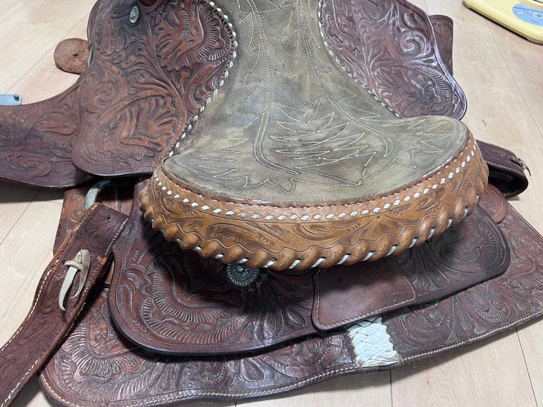 ブラウンレザーウエスタン鞍　アメリカ雑貨　乗馬　カウボーイ