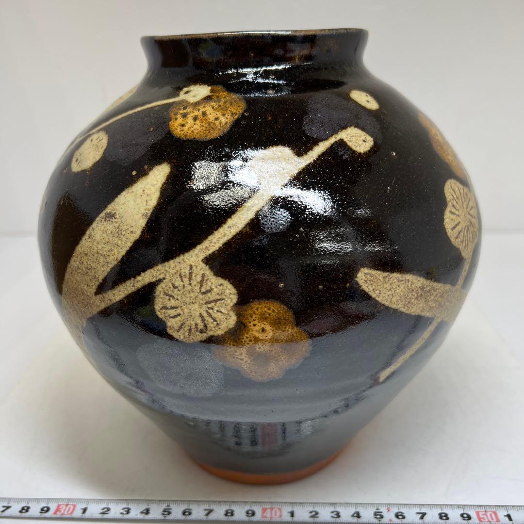 伊藤麻沙人　黒釉梅絵壺　共箱　高さ約22.5㎝　東Y7-0804①