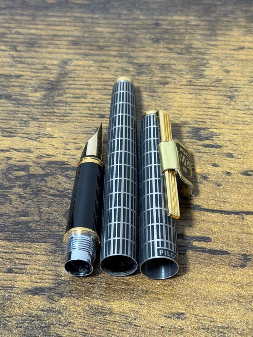 新品未使用　1976年製　18金　ゴールド　蝕刻　パイロット　万年筆　細字