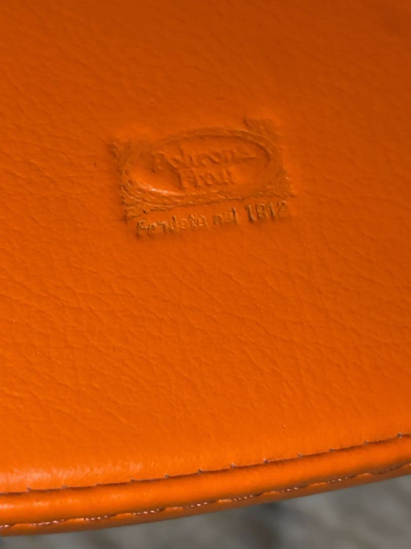 ポルトローナ　フラウ　高級レザー　サイドテーブル　美品