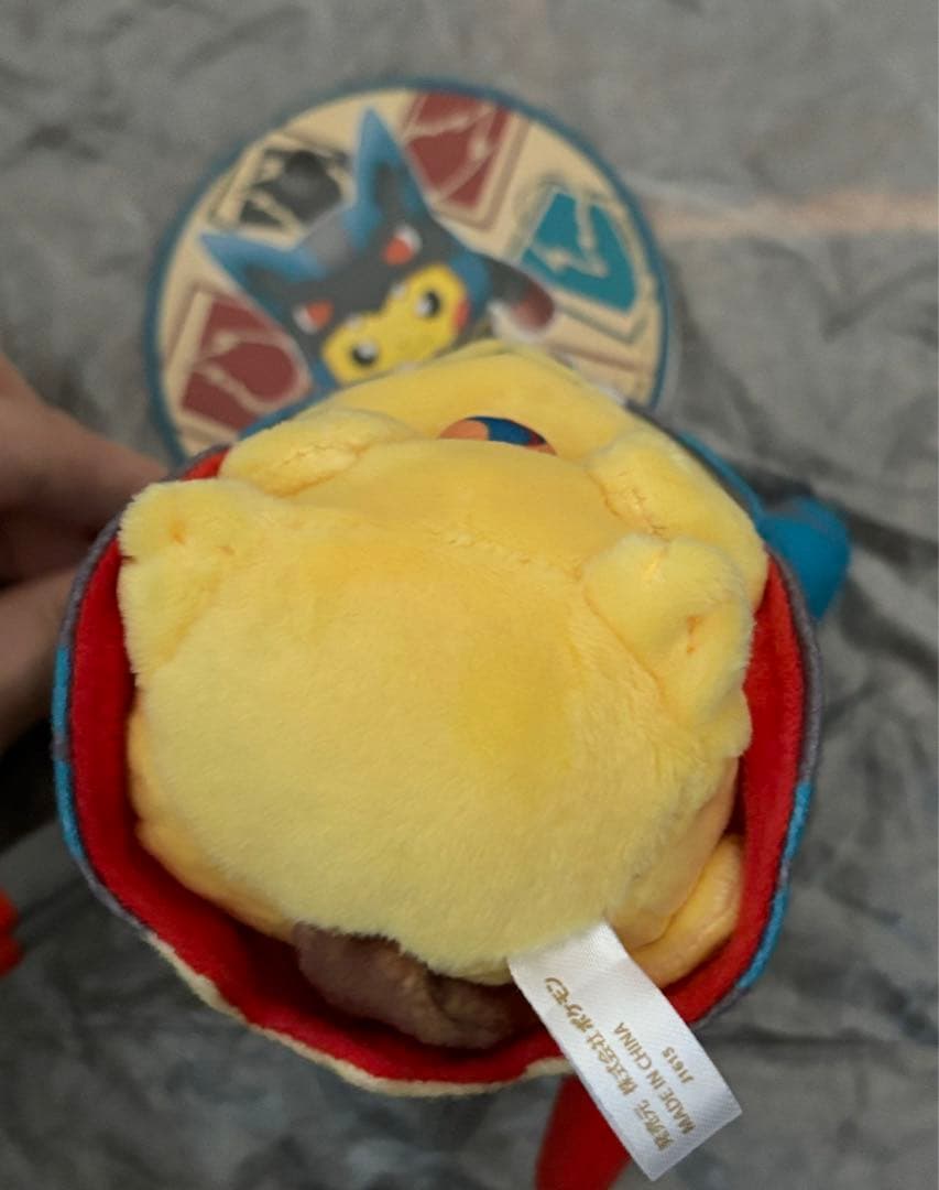 ポケセン限定　メガルカリオのポンチョを着たピカチュウ　ぬいぐるみマスコット　タグ