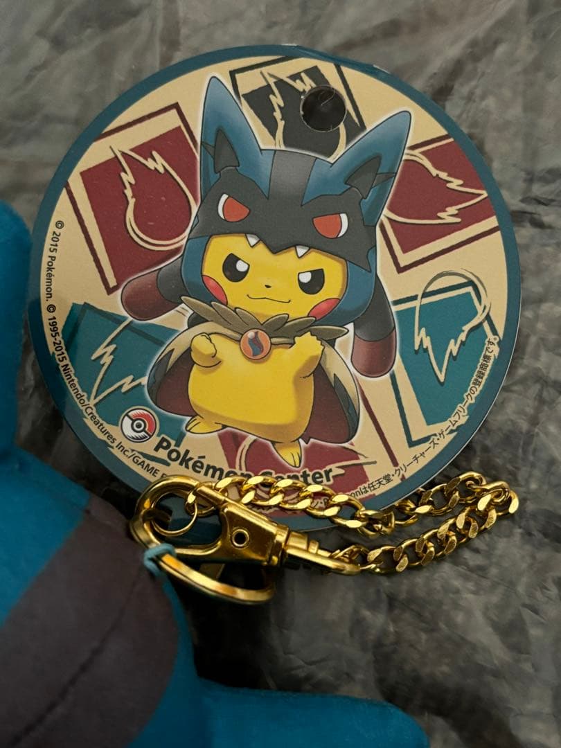 ポケセン限定　メガルカリオのポンチョを着たピカチュウ　ぬいぐるみマスコット　タグ