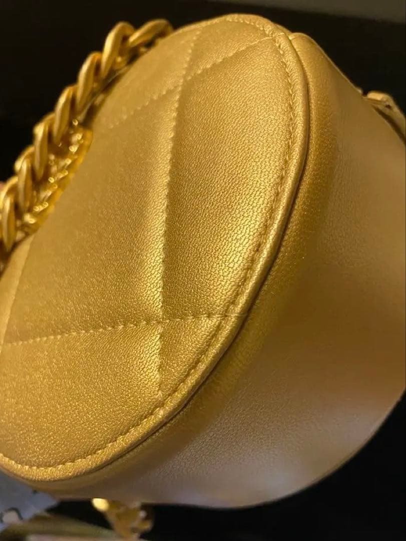 CHANEL ゴールド ココマーク ラウンド　ショルダーバッグ百貨店購入美品です