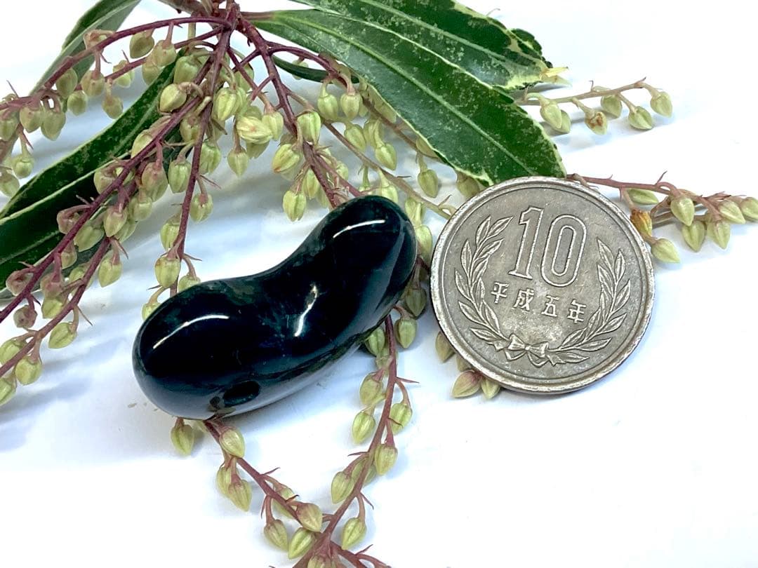 ✳稀な1個‼️濃厚結晶群の出雲石めのう【碧玉】勾玉　外部鑑定機関鑑別書付の安価卸し