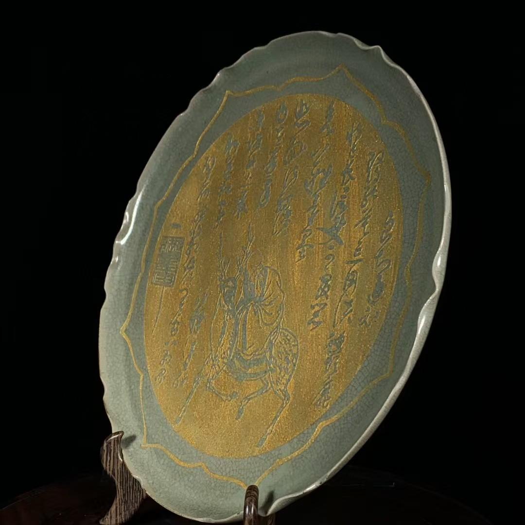 中国古美術 宋汝窯款 刻詩文 鎏金花口盤 陶芸 文房具 置物 食器 禮品 年代物