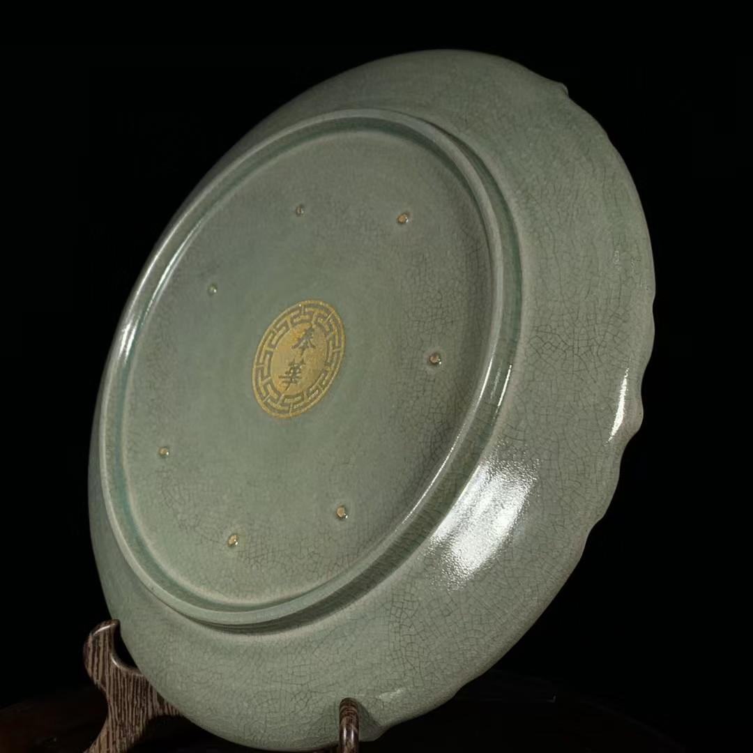 中国古美術 宋汝窯款 刻詩文 鎏金花口盤 陶芸 文房具 置物 食器 禮品 年代物