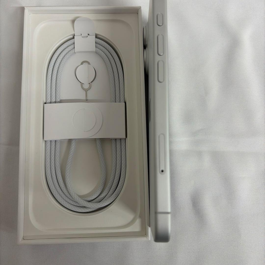 Apple iPhone 16 ホワイト SIMフリー　アイフォン