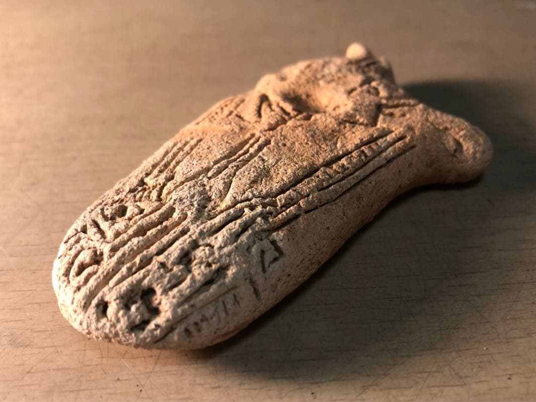 「板状土偶の破片」です。