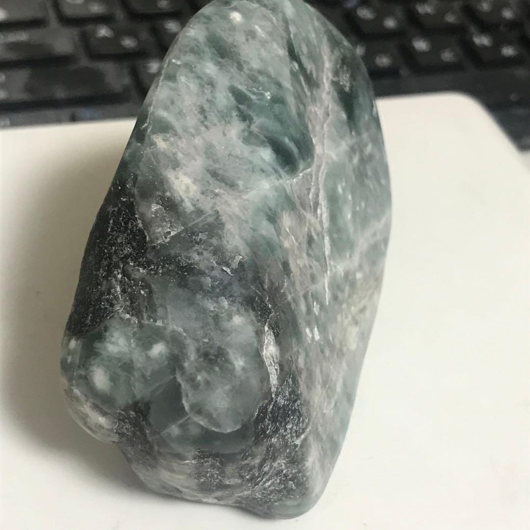 糸魚川翡翠　高透過　271g