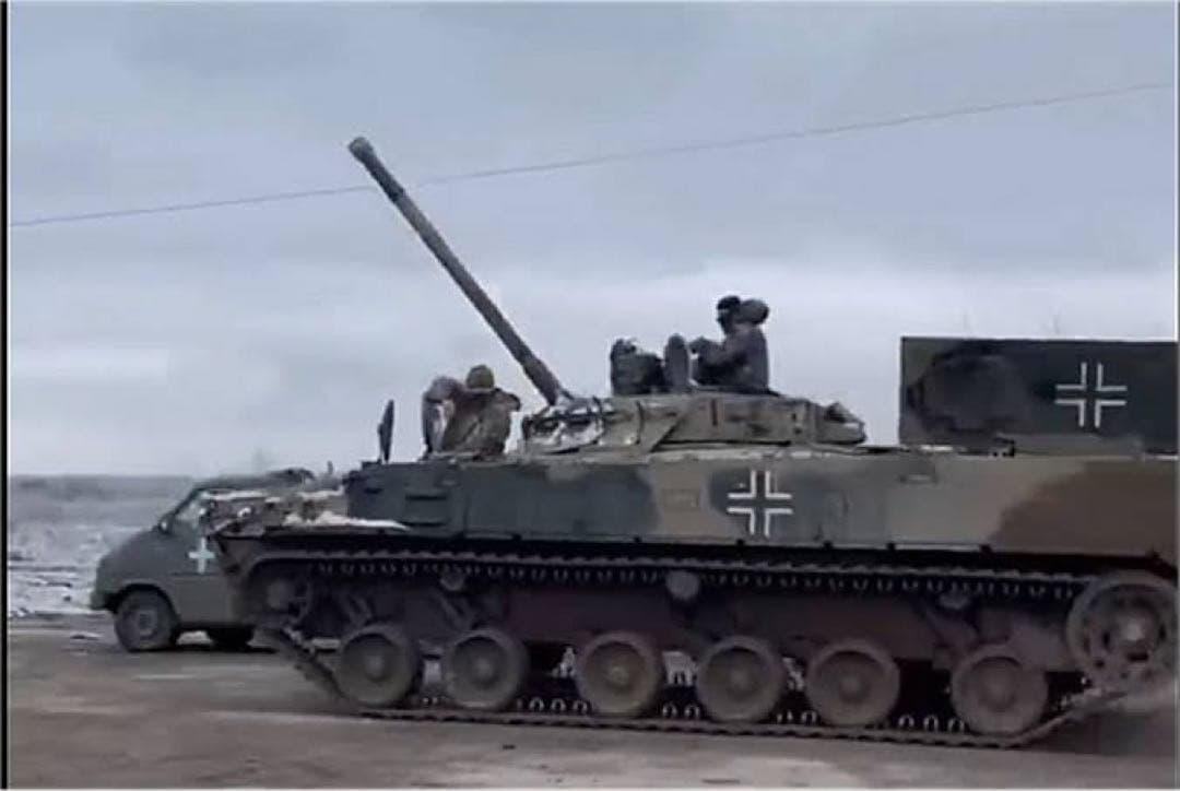 トランペッター　1/35 BMP-3 完成品　戦車　装甲車　模型　