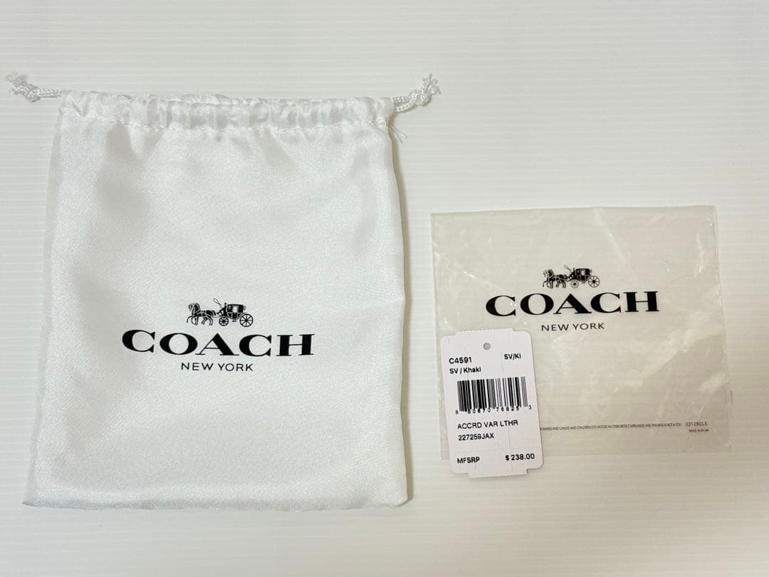 COACH × PEANUTS（スヌーピー）二つ折り財布 型番：C4591