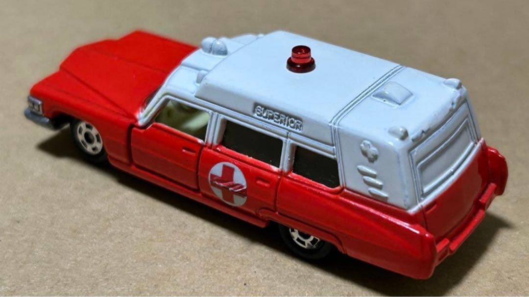 トミカ キャデラック 救急車 2台セット