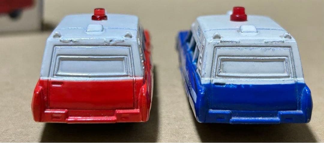 トミカ キャデラック 救急車 2台セット