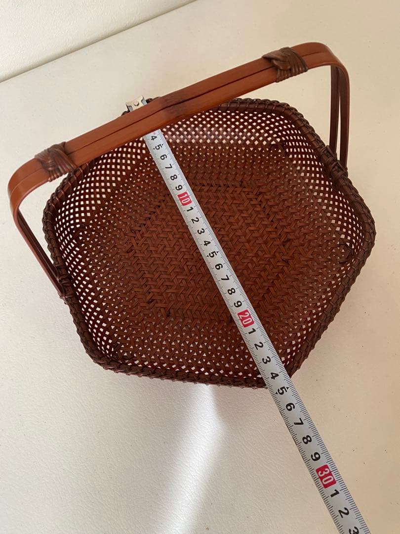 京都　祇園　西河　手付き竹籠