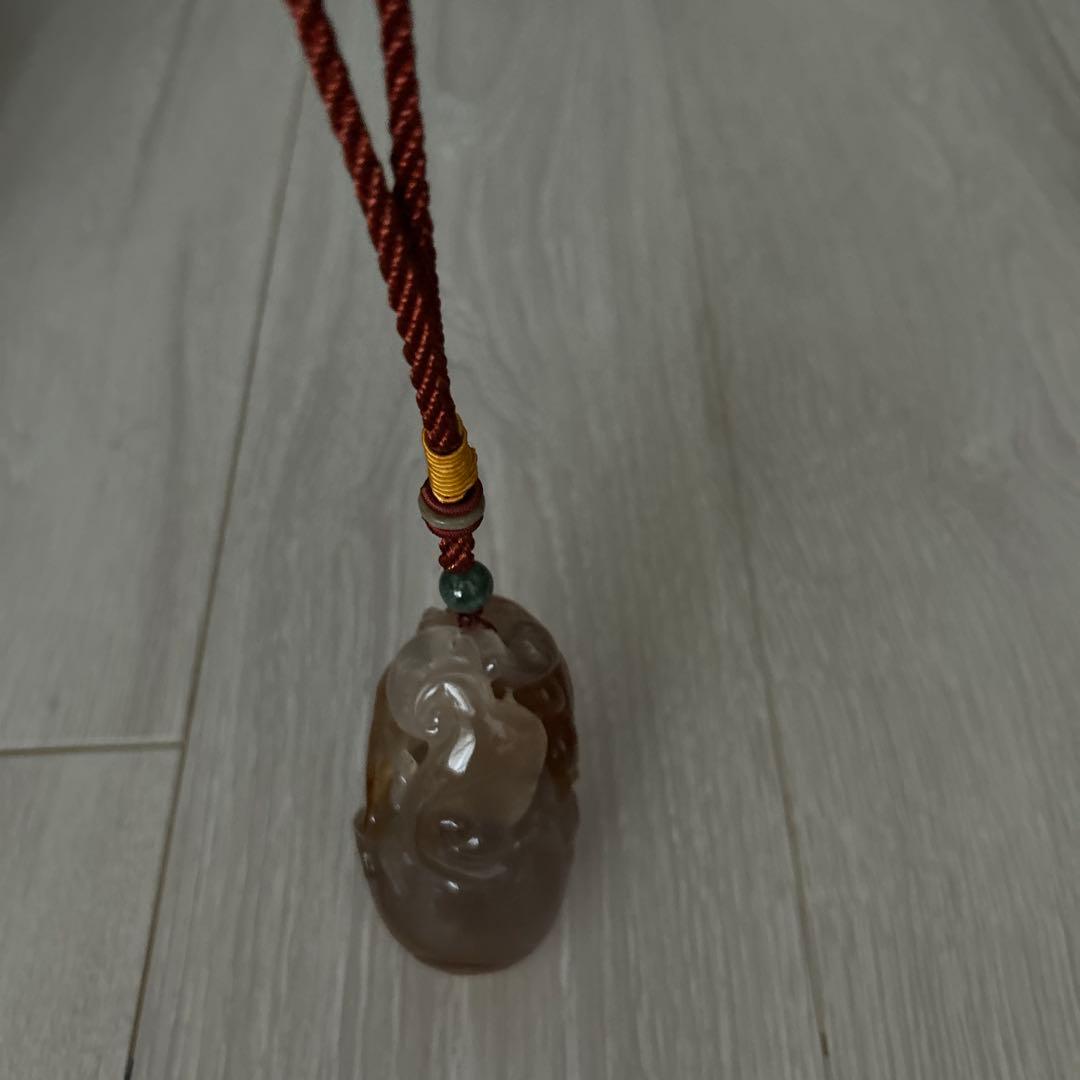 翡翠 獅子彫刻 専用ケース付き