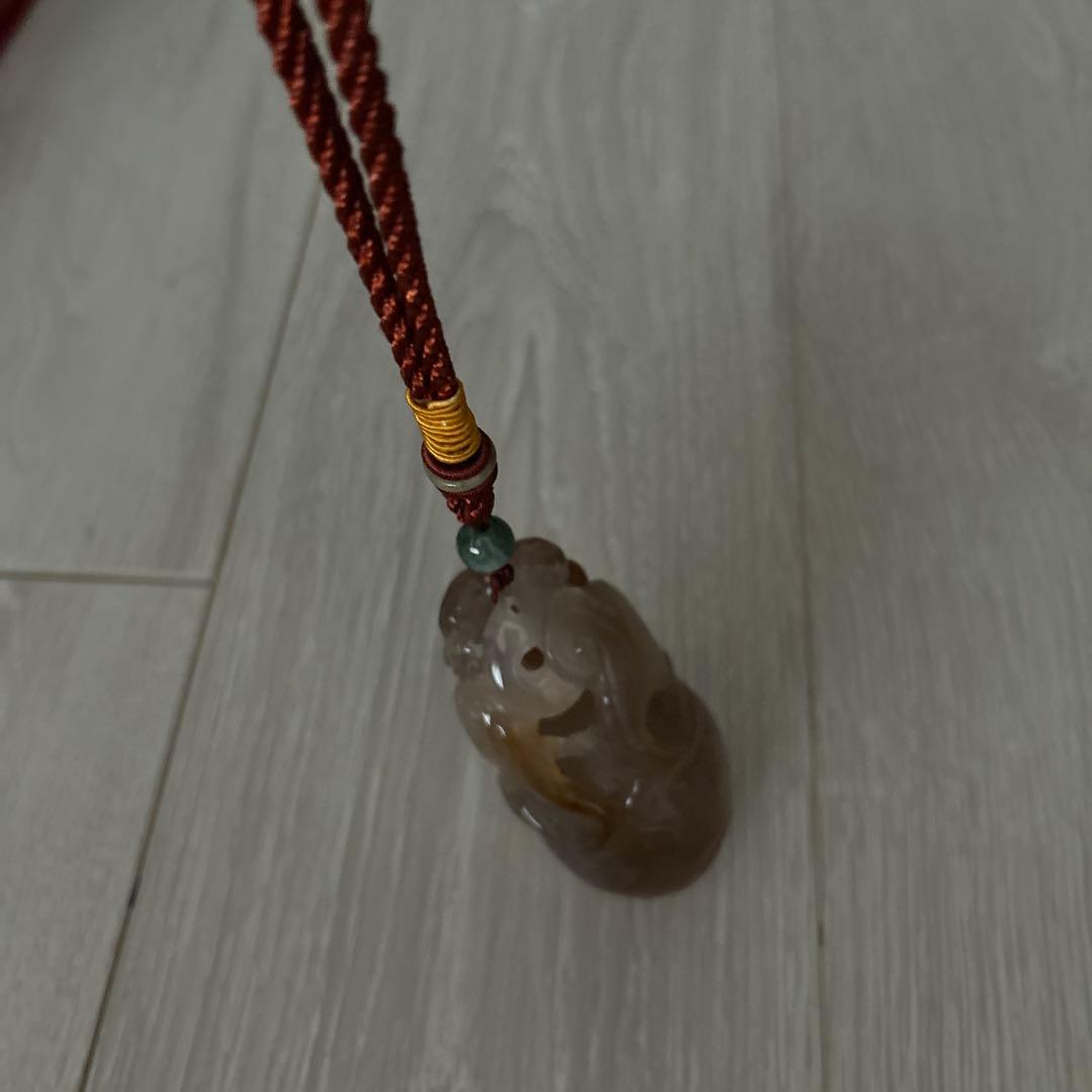 翡翠 獅子彫刻 専用ケース付き