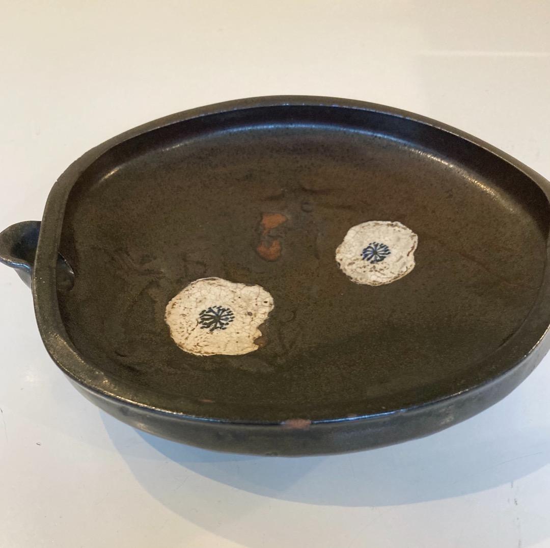 尾形乾山の片口大皿 の古陶！濃栗色のうねり片口に白の椿図 直しあり江戸中期