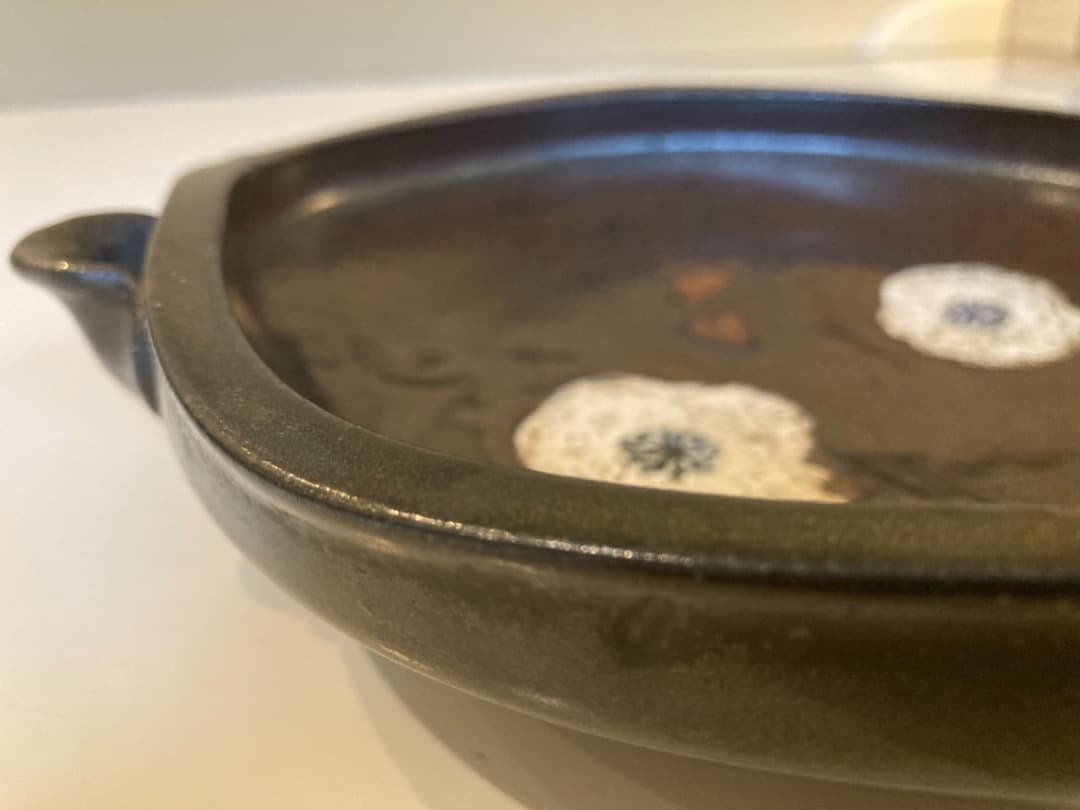 尾形乾山の片口大皿 の古陶！濃栗色のうねり片口に白の椿図 直しあり江戸中期