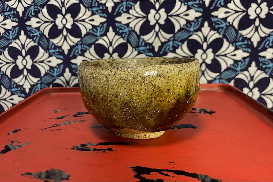 大嶺實清　緑釉茶碗　（刻印あり）