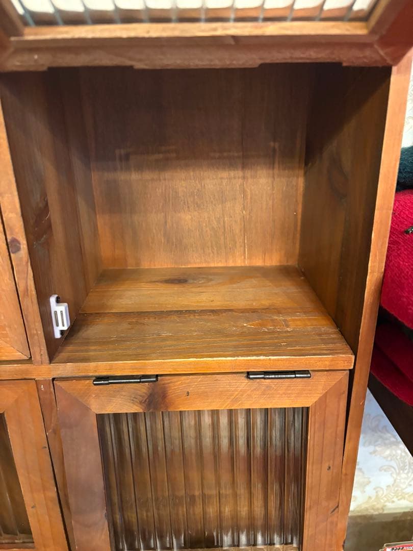 木製　アンティーク風ガラスフタ付きキャビネット