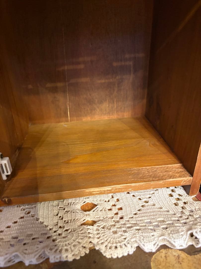 木製　アンティーク風ガラスフタ付きキャビネット