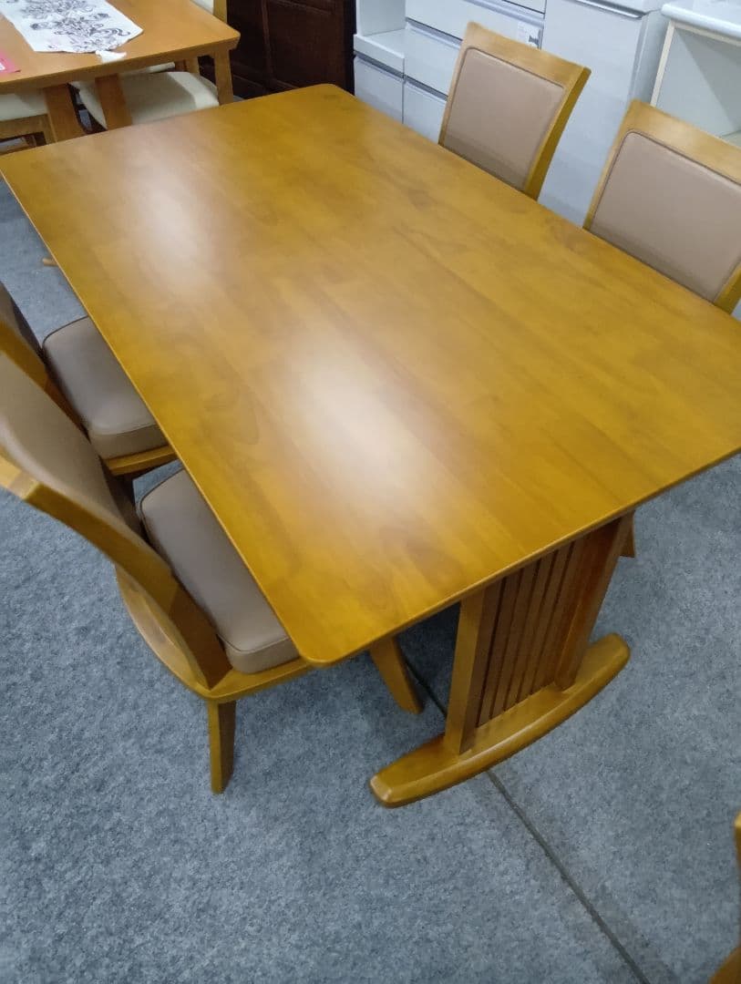 ダイニングテーブル 天板は天然木