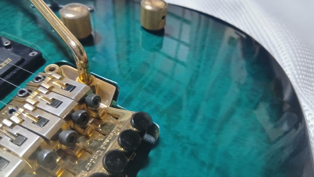 FERNANDES FGZ-550 ダブルロックトレモロ