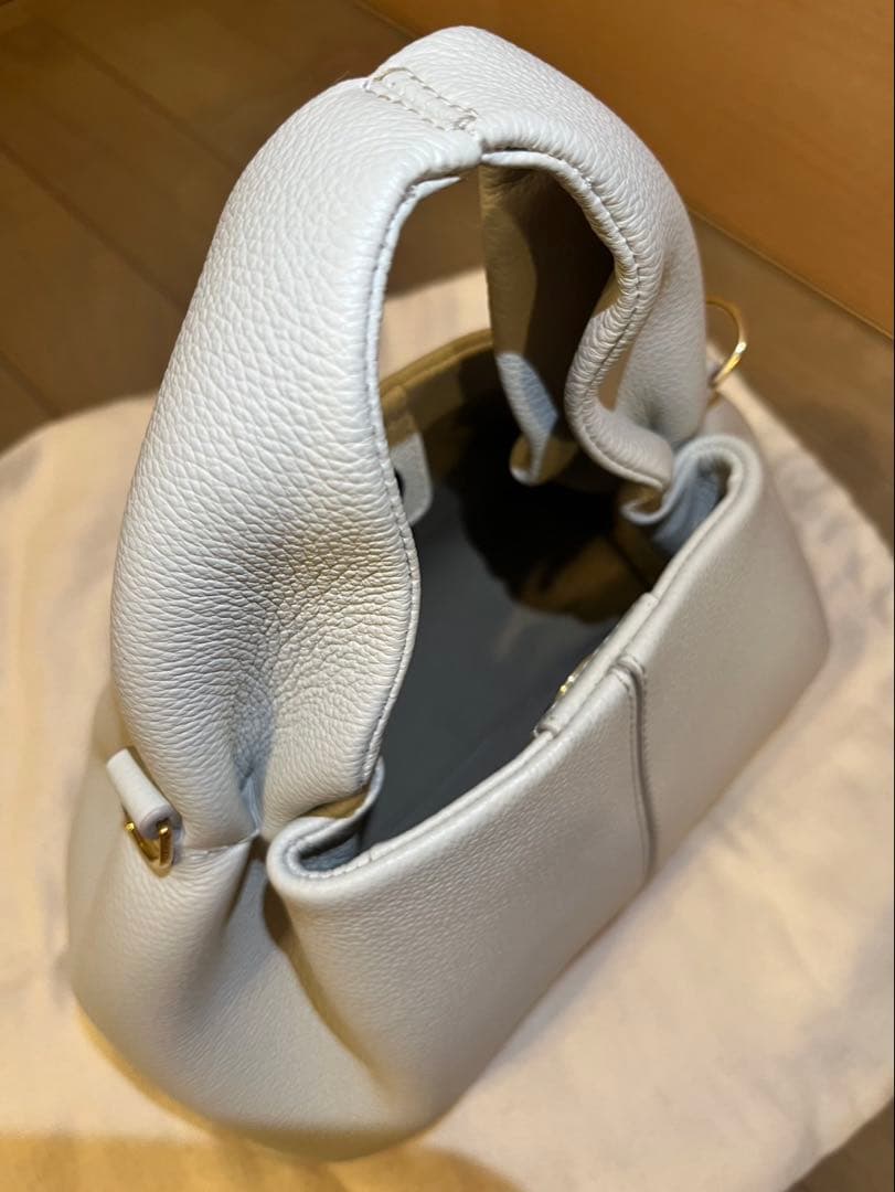 POLÈNE ホワイトレザー ショルダーバッグ